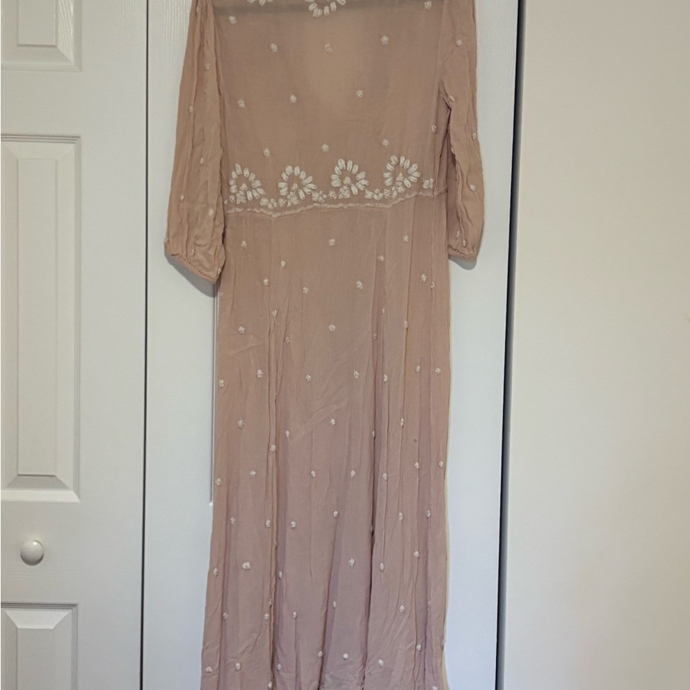 Embroidered Midi Dress with white Floral Design - Picture 4 of 6